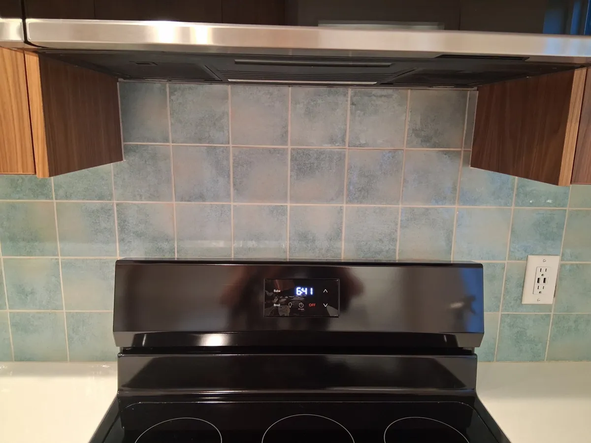 Stove and backsplash cleaned by My Pristine Home